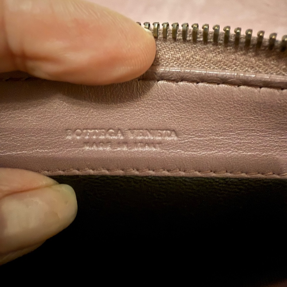 Authentic Bottega Veneta Intrecciato Leather Zippy Wallet. Mauve Pink - Picture 2 of 12